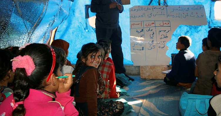İdlip'te 200 bin çocuk çadırlarda eğitim görüyor