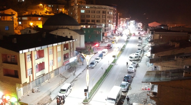 Hakkari Şemdinli'ye modern aydınlatma sistemi kuruldu