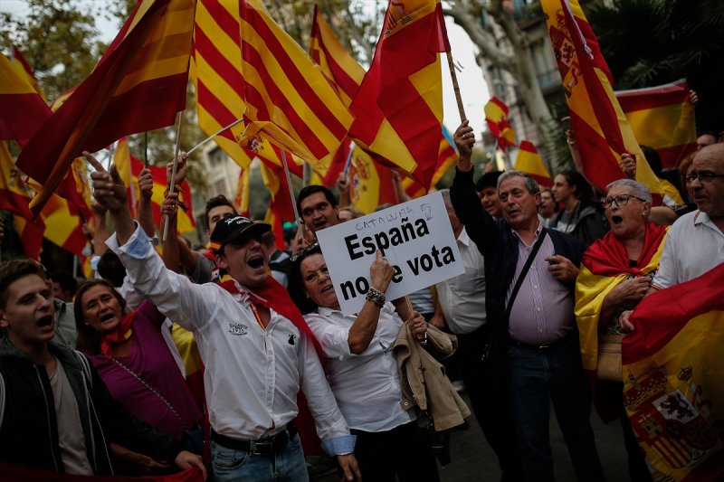 Katalonya'da referandum gerginliği