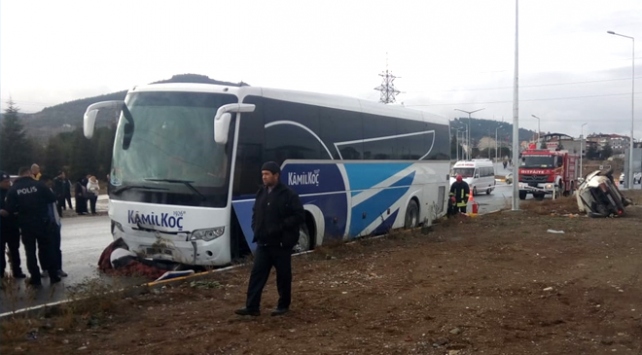Denizli'de yolcu otobüsüyle otomobil çarpıştı