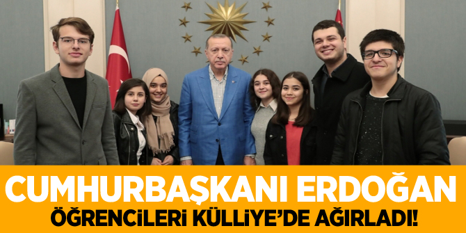 Cumhurbaşkanı Erdoğan çaya davet ettiği öğrencileri Külliye'de ağırladı