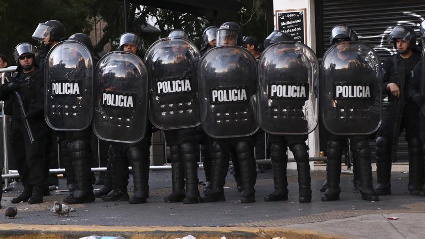 Arjantin'de kolluk kuvvetlerine 'vur yetkisi'