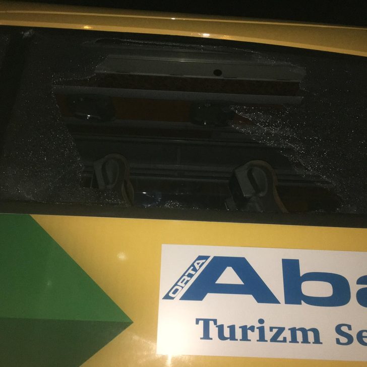 Konyaspor otobüsüne Trabzon'da taşlı saldırı
