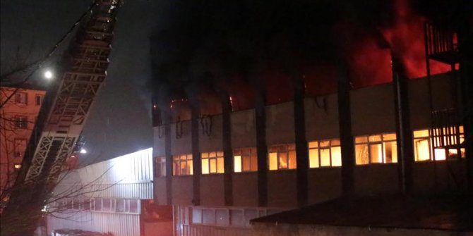 Maltepe'de fabrikada yangın çıktı