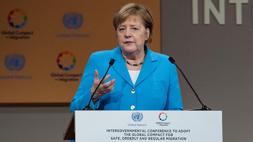 Merkel'den 'göç sorunu için toplu çalışma' çağrısı