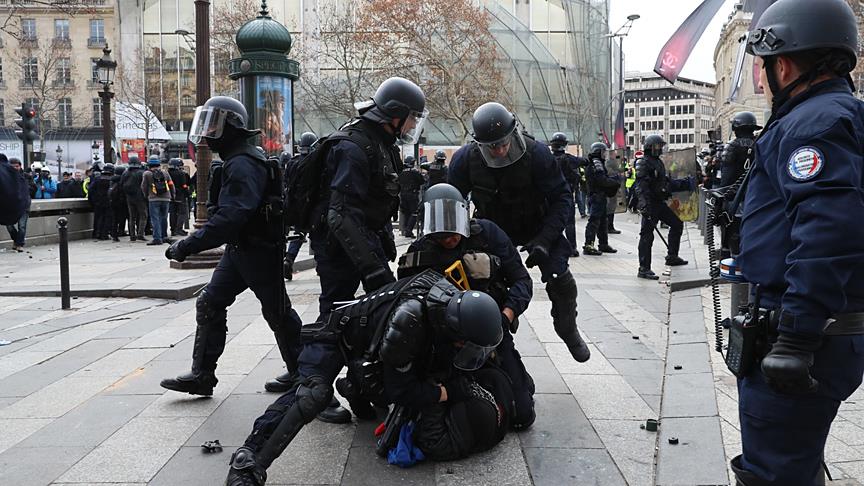 Fransa'daki gösterilerde 4 bin 99 gözaltı