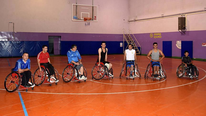 Cumhurbaşkanı Erdoğan engelli basketbolcuların hayalini gerçekleştirdi
