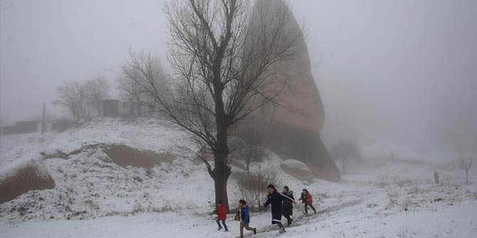 Kapadokya'da kar yağışı ve ardından etkili olan sis, güzel görüntüler ortaya çıkardı