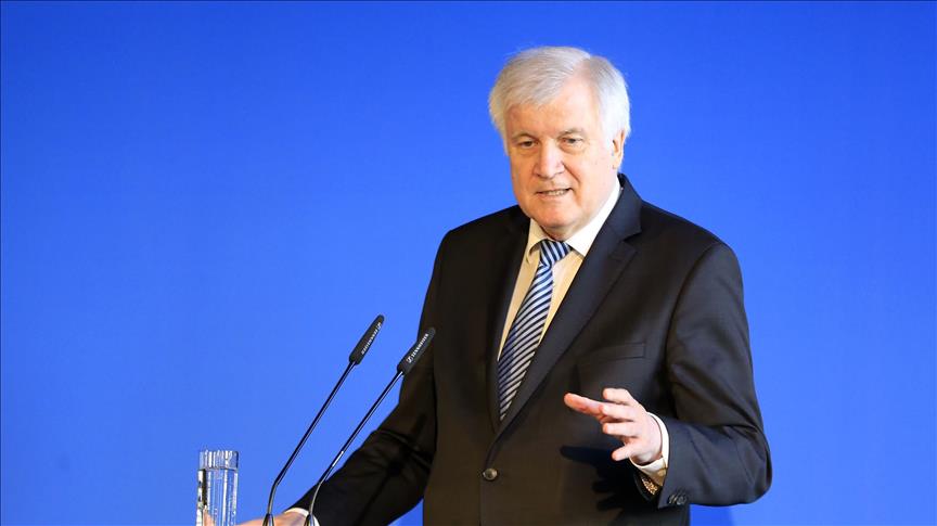 Alman İçişleri Bakanı'ndan "iltica talebi reddedilenler gözaltına alınsın" talebi