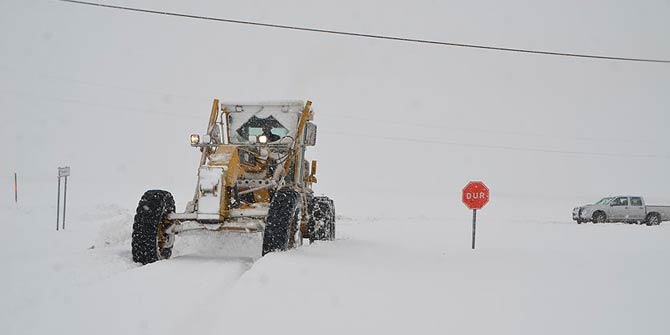 Kar nedeniyle 166 köy ve mahalle yolu kapandı