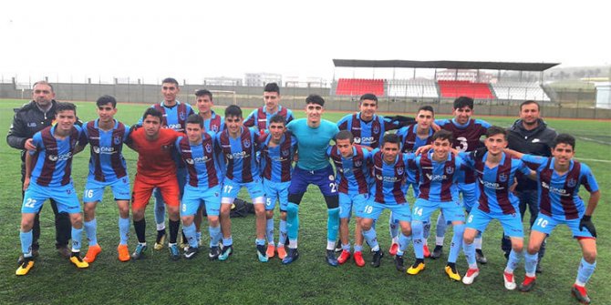'Kardeşlik Köprüsü' nedeniyle Trabzonspor formasıyla maçlara çıkan Şehit Zafer Kılıç Spor Lisesi, şampiyon oldu!