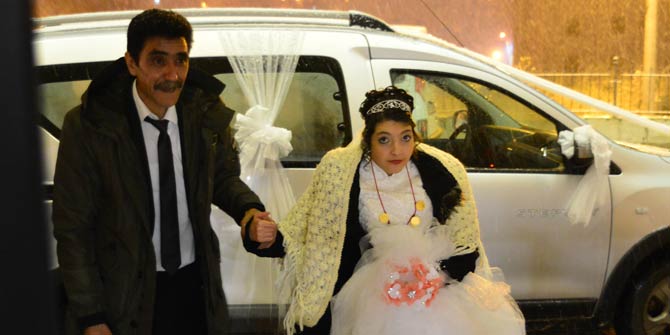 Zihinsel engelli genç kıza temsili düğün