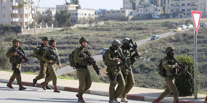 İsrail askerleri yıkıma direnen 150 Filistinliyi statta alıkoydu
