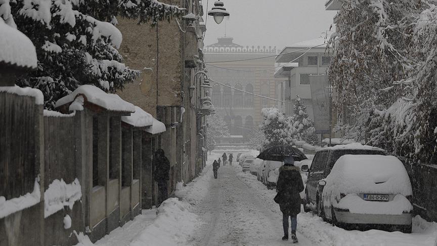 Bosna Hersek'te kar yağışı can aldı