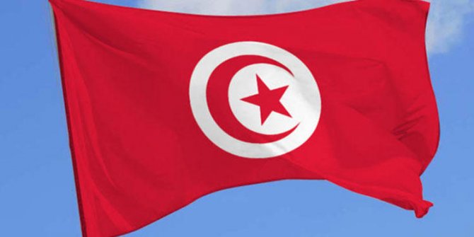 Tunus'ta bir kameraman kendisini yaktı