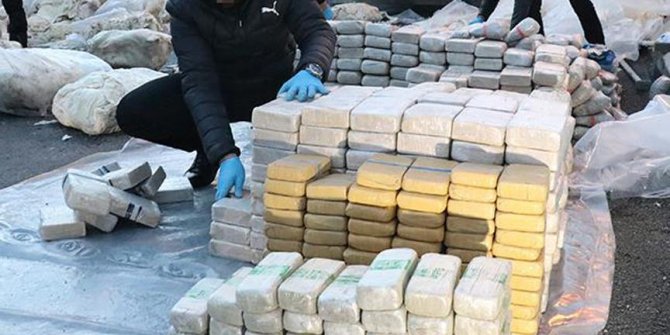 İran'da 1 Ton 725 kilogram uyuşturucu ele geçirildi
