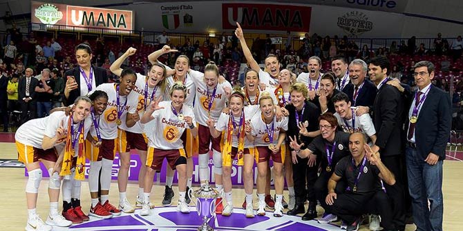 Türk basketbol takımları 2018'de Türkiye'ye 2 kupa getirdi