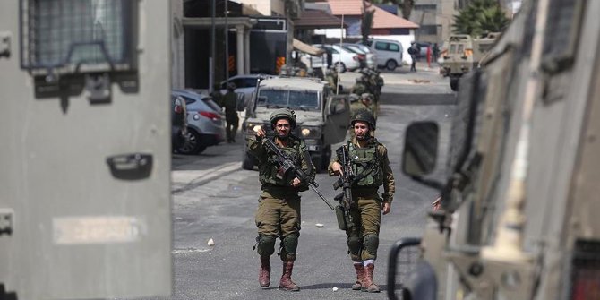 İsrail askerleri 2 Filistinliyi yaraladı