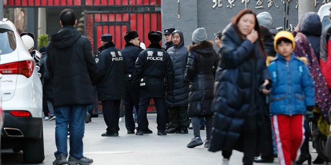 Pekin'de ilkokula hain saldırı: Çok sayıda öğrenci yaralandı