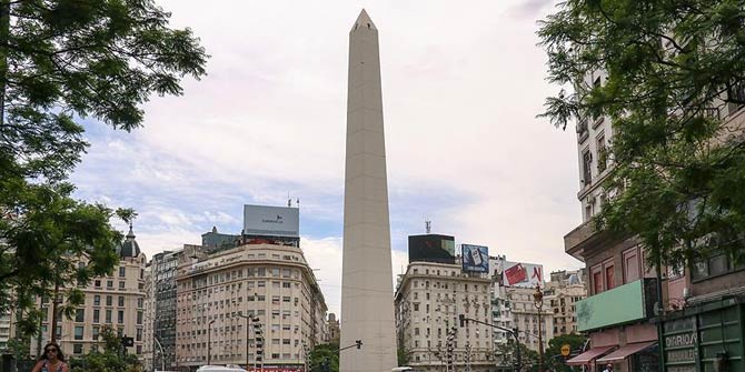 Buenos Aires'in tarihi simgesi: Obelisco