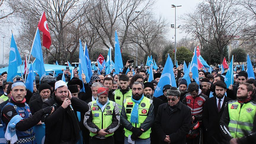 Motorcular Çin'in Uygur Türkleri'ne uyguladığı baskıyı protesto etti
