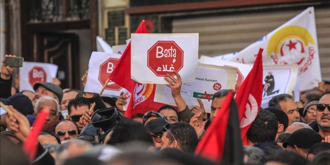 Tunus'ta genel grev hayatı felç etti
