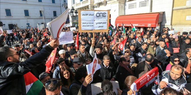 Tunus'ta genel greve giden memurlardan maaş protestosu