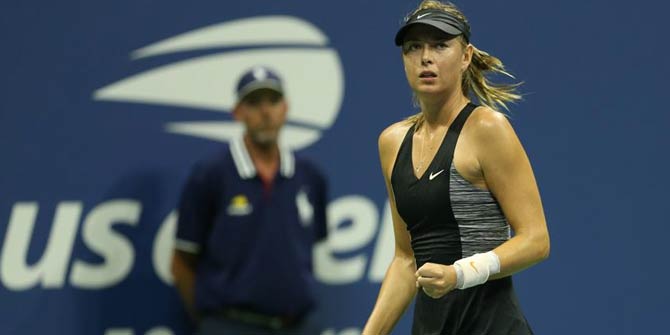 Sharapova son şampiyon Wozniacki'yi eledi