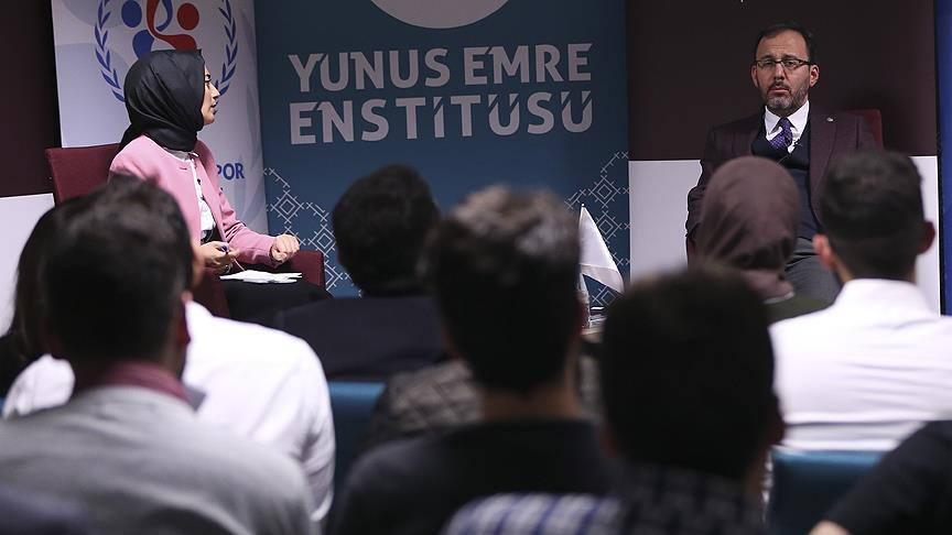 Bakan Kasapoğlu Almanya'daki Türk öğrencilerle buluştu