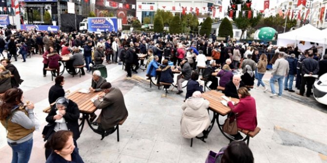 Antalya'da "Hamsi Festivali"nde 2 ton hamsi dağıtıldı