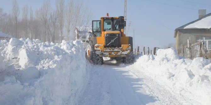 Doğu Anadolu'da kış: 44 yerleşim yerine ulaşım sağlanamıyor