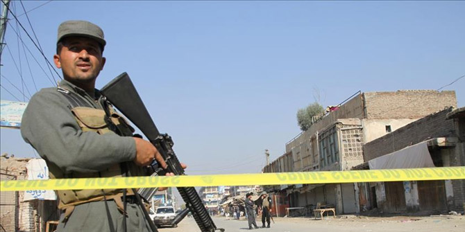 Taliban Afganistan'da askeri kampa saldırdı: 12 ölü