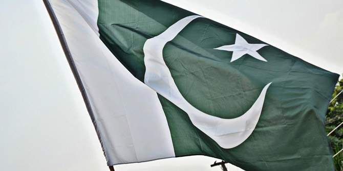 Pakistan'da polis karakoluna bombalı saldırı: 2 ölü, 19 yaralı