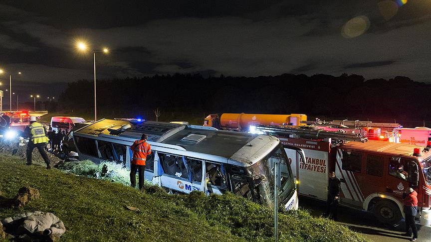 İstanbul'da otobüs devrildi: 1 ölü