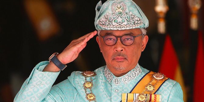 Malezya'nın yeni kralı görevine başladı!