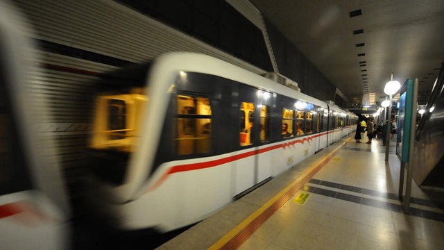 Metro arıza yaptı, İstanbul Metrosu durdu !