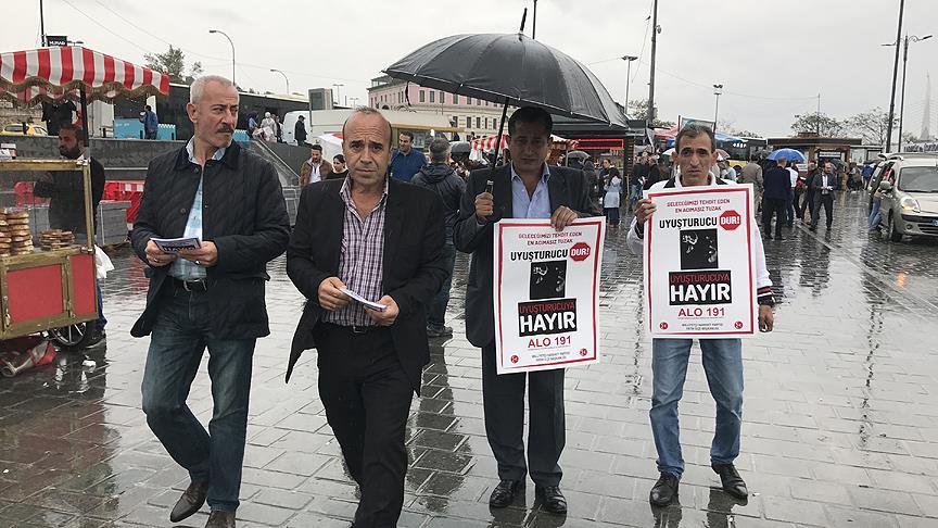 MHP üyeleri uyuşturucu karşıtı broşür dağıttı