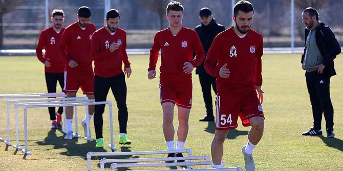 Sivasspor Akhisarspor'u konuk edecek