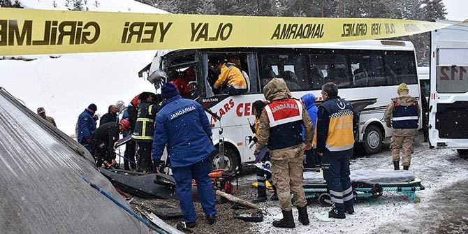Kars'ta trafik kazası: 20 yaralı