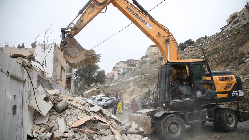 İsrail Doğu Kudüs’te Filistinlilere ait 3 evi yıktı