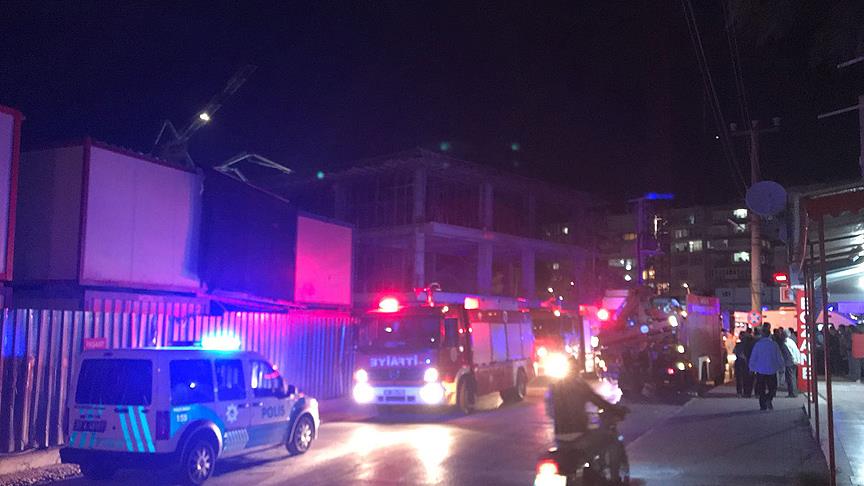 Antalya'da alışveriş merkezi inşaatında iskele çöktü: 6 yaralı