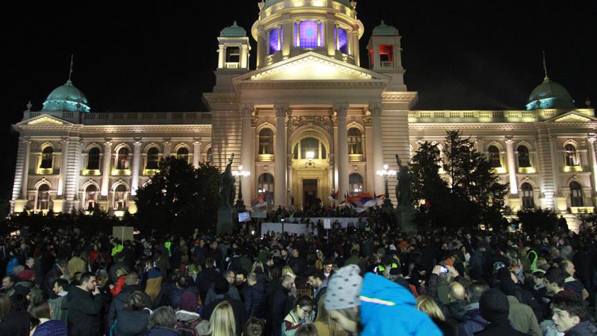 Karadağ ve Sırbistan'da hükümet karşıtı protesto