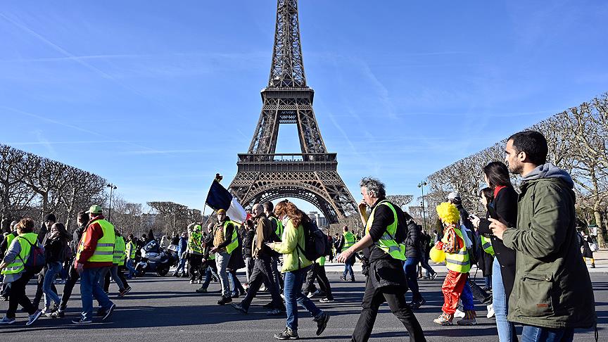 Fransa'da sarı yelekliler gösterilerin 3'üncü ayında sokaklarda