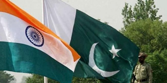 Pakistan, Hindistan Büyükelçisi'ni geri çağırdı