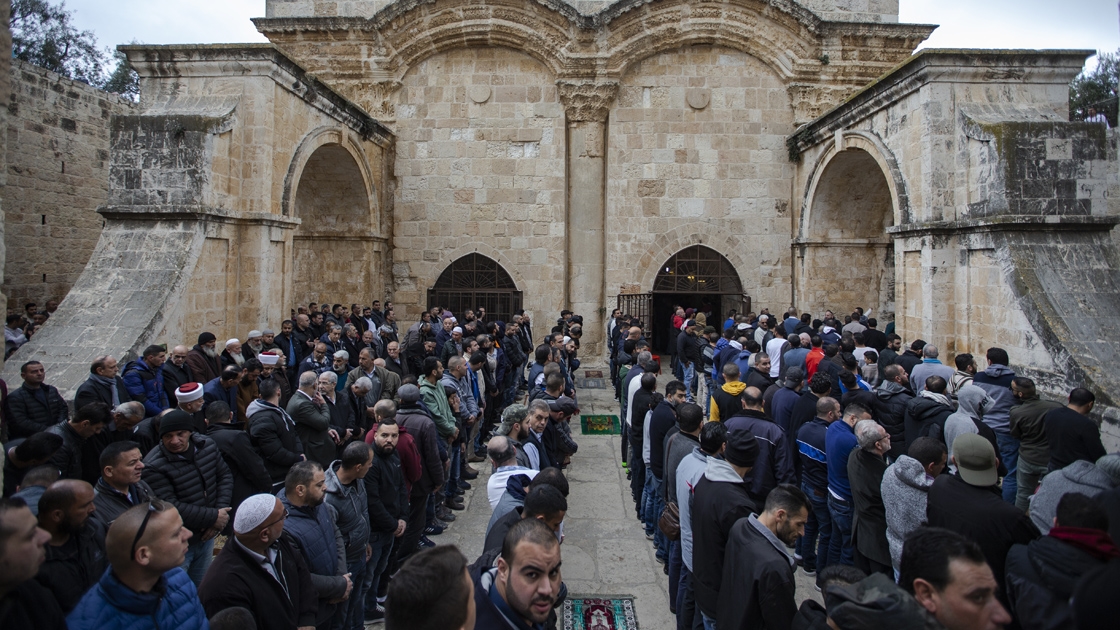 16 yıldan bu yana ilk defa Filistinliler Rahmet Kapısı’nda namaz kıldı