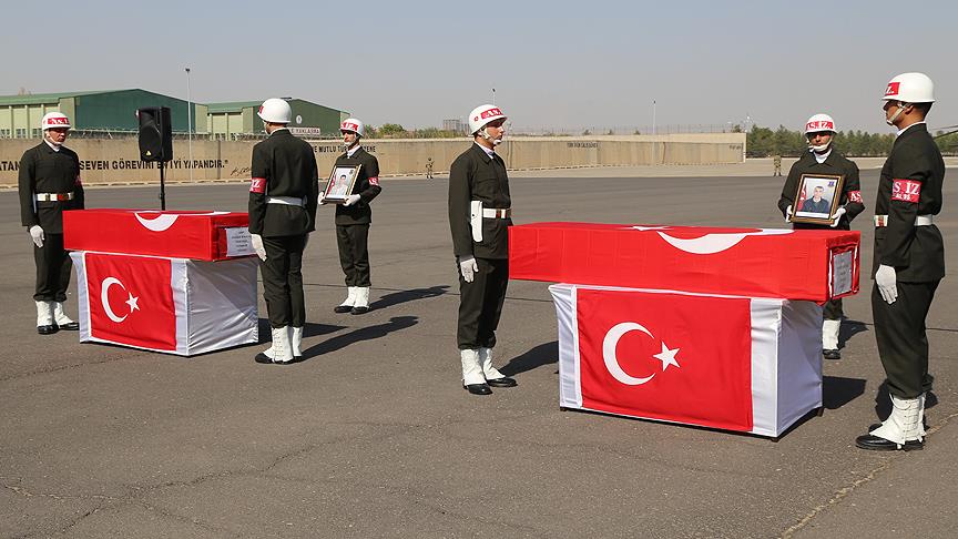 Diyarbakır'da şehit düşen güvenlik korucuları için tören düzenlendi