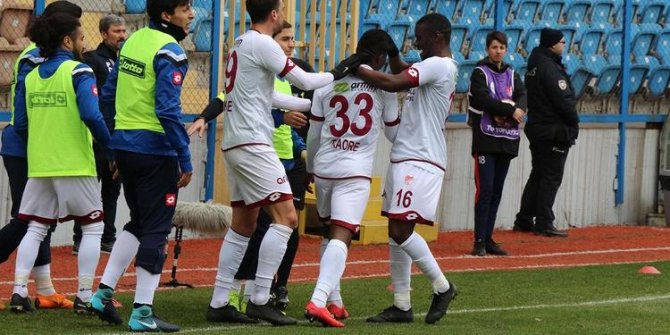 Elazığspor 3 puanı 3 golle aldı