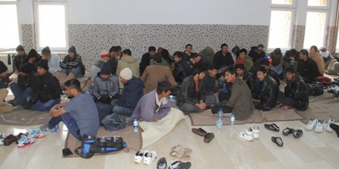 Van'ın Gürpınar ilçesinde  44 göçmen yakalandı!