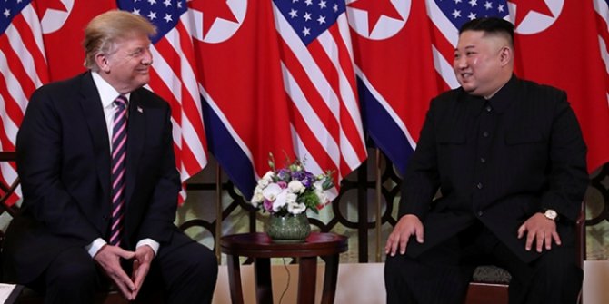 Trump ve Kim Jong-un bir araya geldi!