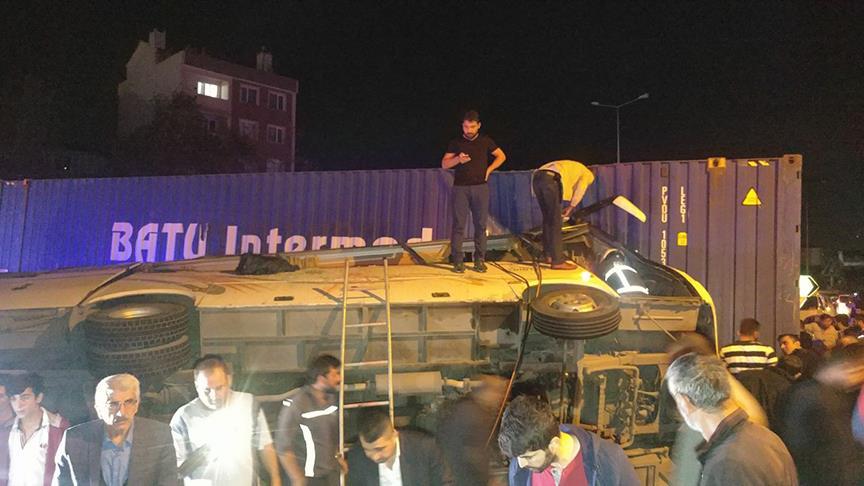 Kocaeli'de trafik kazası: 31 yaralı